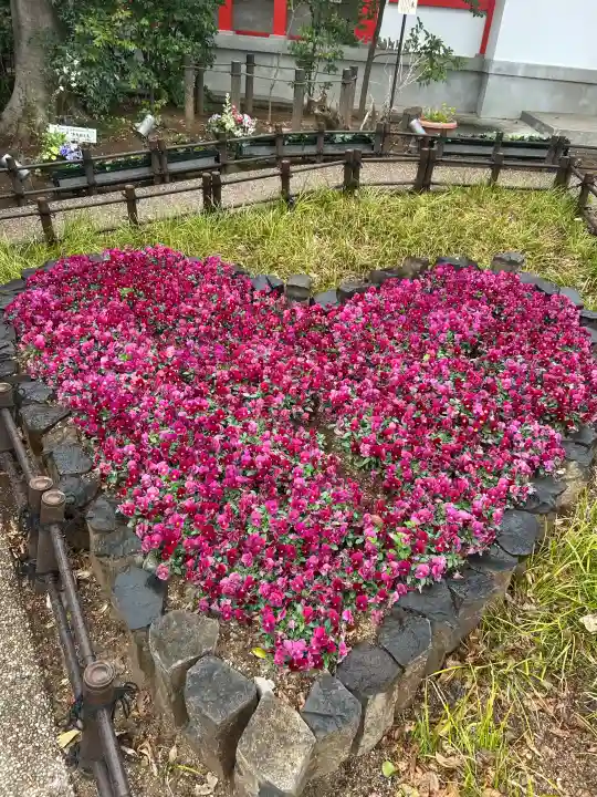 川越八幡宮の{uncategorized: "未分類", other: "その他", undefined: "問題あり", building: "その他建物", grave: "お墓", sacred_gate: "鳥居", guardian: "狛犬", statue: "像", buddha: "仏像", history: "歴史", nature: "自然", garden: "庭園", animal: "動物", pagoda: "塔", temizu: "手水舎", mountain_gate: "山門・神門", sanctuary: "本殿・本堂", subordinate: "末社・摂社", art: "芸術", scenery: "景色", jizo: "地蔵", ema: "絵馬", goshuin: "御朱印", omikuji: "おみくじ", items: "授与品その他", amulet: "お守り", goshuincho: "御朱印帳", eats: "食事", festival: "お祭り", votive_dance: "神楽", shichigosan: "七五三参", wedding: "結婚式", experience: "体験その他", initially: "初詣", around: "周辺", anti_infection: "感染症対策"}