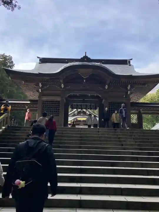 彌彦神社の{uncategorized: "未分類", other: "その他", undefined: "問題あり", building: "その他建物", grave: "お墓", sacred_gate: "鳥居", guardian: "狛犬", statue: "像", buddha: "仏像", history: "歴史", nature: "自然", garden: "庭園", animal: "動物", pagoda: "塔", temizu: "手水舎", mountain_gate: "山門・神門", sanctuary: "本殿・本堂", subordinate: "末社・摂社", art: "芸術", scenery: "景色", jizo: "地蔵", ema: "絵馬", goshuin: "御朱印", omikuji: "おみくじ", items: "授与品その他", amulet: "お守り", goshuincho: "御朱印帳", eats: "食事", festival: "お祭り", votive_dance: "神楽", shichigosan: "七五三参", wedding: "結婚式", experience: "体験その他", initially: "初詣", around: "周辺", anti_infection: "感染症対策"}
