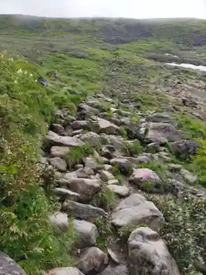 月山神社本宮の周辺