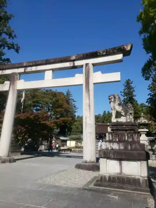 多賀大社の{uncategorized: "未分類", other: "その他", undefined: "問題あり", building: "その他建物", grave: "お墓", sacred_gate: "鳥居", guardian: "狛犬", statue: "像", buddha: "仏像", history: "歴史", nature: "自然", garden: "庭園", animal: "動物", pagoda: "塔", temizu: "手水舎", mountain_gate: "山門・神門", sanctuary: "本殿・本堂", subordinate: "末社・摂社", art: "芸術", scenery: "景色", jizo: "地蔵", ema: "絵馬", goshuin: "御朱印", omikuji: "おみくじ", items: "授与品その他", amulet: "お守り", goshuincho: "御朱印帳", eats: "食事", festival: "お祭り", votive_dance: "神楽", shichigosan: "七五三参", wedding: "結婚式", experience: "体験その他", initially: "初詣", around: "周辺", anti_infection: "感染症対策"}