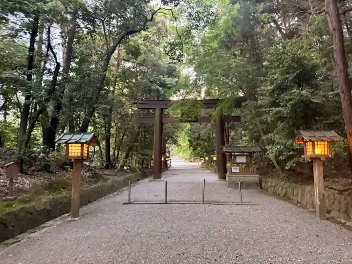 石上神宮の{uncategorized: "未分類", other: "その他", undefined: "問題あり", building: "その他建物", grave: "お墓", sacred_gate: "鳥居", guardian: "狛犬", statue: "像", buddha: "仏像", history: "歴史", nature: "自然", garden: "庭園", animal: "動物", pagoda: "塔", temizu: "手水舎", mountain_gate: "山門・神門", sanctuary: "本殿・本堂", subordinate: "末社・摂社", art: "芸術", scenery: "景色", jizo: "地蔵", ema: "絵馬", goshuin: "御朱印", omikuji: "おみくじ", items: "授与品その他", amulet: "お守り", goshuincho: "御朱印帳", eats: "食事", festival: "お祭り", votive_dance: "神楽", shichigosan: "七五三参", wedding: "結婚式", experience: "体験その他", initially: "初詣", around: "周辺", anti_infection: "感染症対策"}