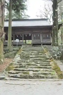 諏訪大社上社前宮の本殿・本堂