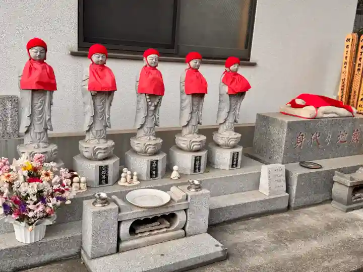 自性院の{uncategorized: "未分類", other: "その他", undefined: "問題あり", building: "その他建物", grave: "お墓", sacred_gate: "鳥居", guardian: "狛犬", statue: "像", buddha: "仏像", history: "歴史", nature: "自然", garden: "庭園", animal: "動物", pagoda: "塔", temizu: "手水舎", mountain_gate: "山門・神門", sanctuary: "本殿・本堂", subordinate: "末社・摂社", art: "芸術", scenery: "景色", jizo: "地蔵", ema: "絵馬", goshuin: "御朱印", omikuji: "おみくじ", items: "授与品その他", amulet: "お守り", goshuincho: "御朱印帳", eats: "食事", festival: "お祭り", votive_dance: "神楽", shichigosan: "七五三参", wedding: "結婚式", experience: "体験その他", initially: "初詣", around: "周辺", anti_infection: "感染症対策"}