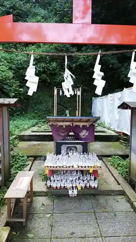 佐助稲荷神社の末社・摂社