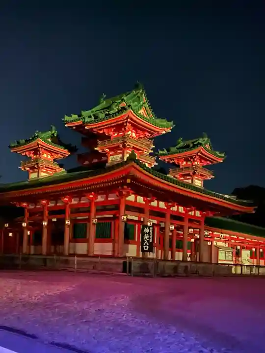 平安神宮の{uncategorized: "未分類", other: "その他", undefined: "問題あり", building: "その他建物", grave: "お墓", sacred_gate: "鳥居", guardian: "狛犬", statue: "像", buddha: "仏像", history: "歴史", nature: "自然", garden: "庭園", animal: "動物", pagoda: "塔", temizu: "手水舎", mountain_gate: "山門・神門", sanctuary: "本殿・本堂", subordinate: "末社・摂社", art: "芸術", scenery: "景色", jizo: "地蔵", ema: "絵馬", goshuin: "御朱印", omikuji: "おみくじ", items: "授与品その他", amulet: "お守り", goshuincho: "御朱印帳", eats: "食事", festival: "お祭り", votive_dance: "神楽", shichigosan: "七五三参", wedding: "結婚式", experience: "体験その他", initially: "初詣", around: "周辺", anti_infection: "感染症対策"}