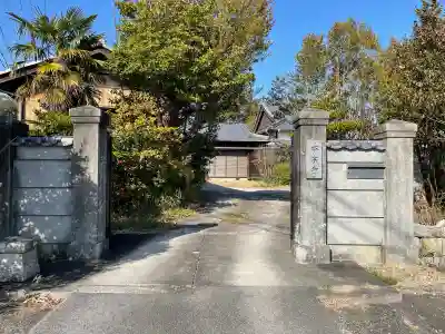 本宗寺の{uncategorized: "未分類", other: "その他", undefined: "問題あり", building: "その他建物", grave: "お墓", sacred_gate: "鳥居", guardian: "狛犬", statue: "像", buddha: "仏像", history: "歴史", nature: "自然", garden: "庭園", animal: "動物", pagoda: "塔", temizu: "手水舎", mountain_gate: "山門・神門", sanctuary: "本殿・本堂", subordinate: "末社・摂社", art: "芸術", scenery: "景色", jizo: "地蔵", ema: "絵馬", goshuin: "御朱印", omikuji: "おみくじ", items: "授与品その他", amulet: "お守り", goshuincho: "御朱印帳", eats: "食事", festival: "お祭り", votive_dance: "神楽", shichigosan: "七五三参", wedding: "結婚式", experience: "体験その他", initially: "初詣", around: "周辺", anti_infection: "感染症対策"}