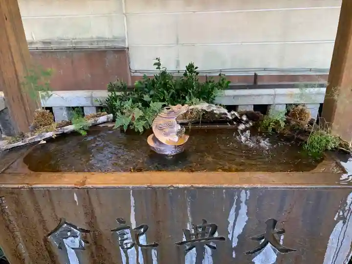 小野照崎神社の手水舎