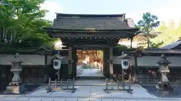 総持院の山門・神門