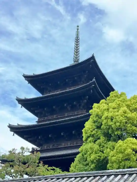 東寺(教王護国寺)の{uncategorized: "未分類", other: "その他", undefined: "問題あり", building: "その他建物", grave: "お墓", sacred_gate: "鳥居", guardian: "狛犬", statue: "像", buddha: "仏像", history: "歴史", nature: "自然", garden: "庭園", animal: "動物", pagoda: "塔", temizu: "手水舎", mountain_gate: "山門・神門", sanctuary: "本殿・本堂", subordinate: "末社・摂社", art: "芸術", scenery: "景色", jizo: "地蔵", ema: "絵馬", goshuin: "御朱印", omikuji: "おみくじ", items: "授与品その他", amulet: "お守り", goshuincho: "御朱印帳", eats: "食事", festival: "お祭り", votive_dance: "神楽", shichigosan: "七五三参", wedding: "結婚式", experience: "体験その他", initially: "初詣", around: "周辺", anti_infection: "感染症対策"}