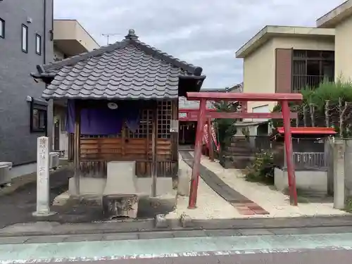 薬師山稲荷大明神の本殿・本堂