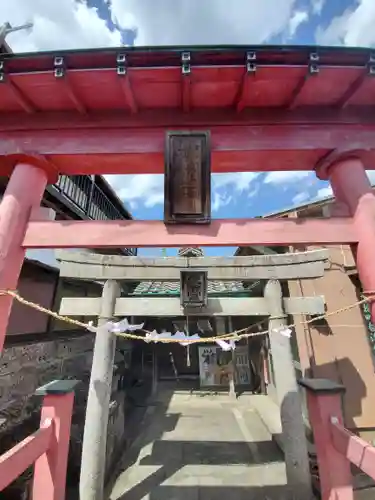 栄富稲荷神社の鳥居