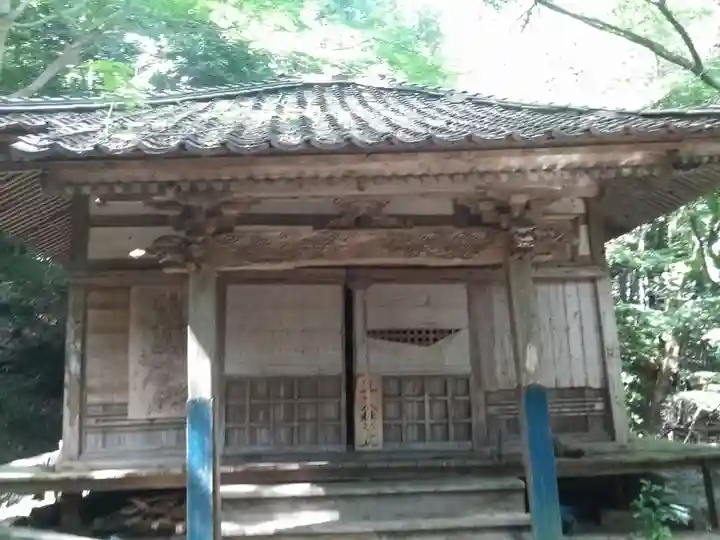 老僧岩の本殿・本堂