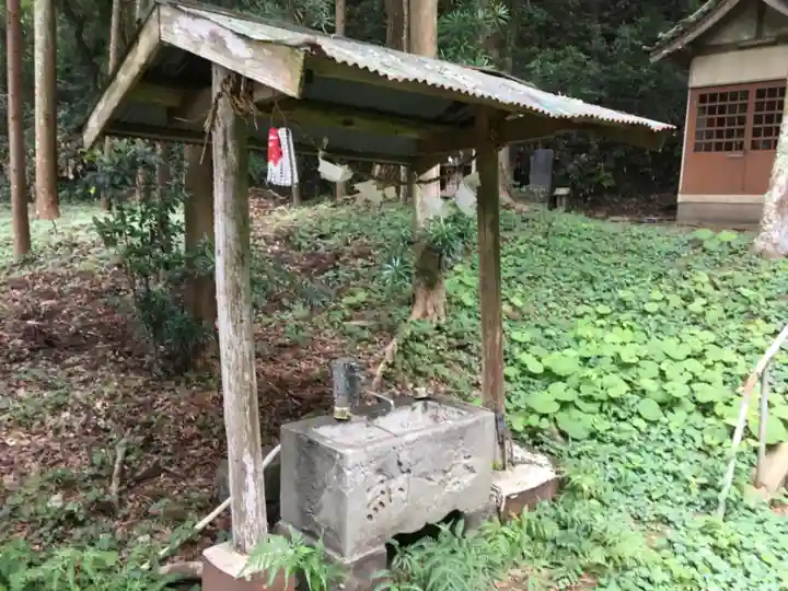 下立松原神社の手水舎