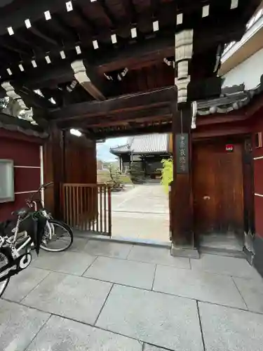 哀愍寺（ちぎり地蔵尊）の山門・神門