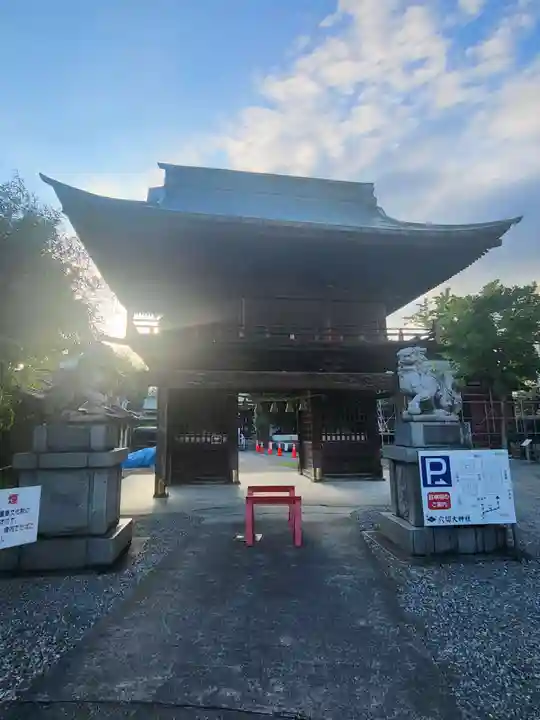 穴切大神社の山門・神門