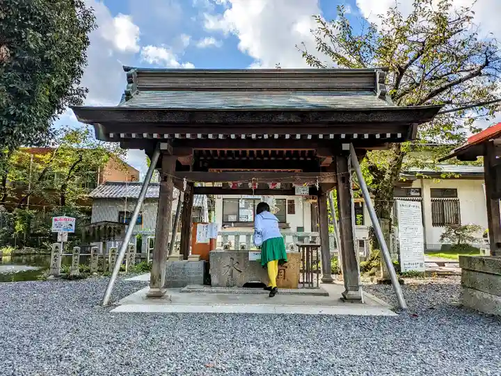 白山神社(二子町)の手水舎