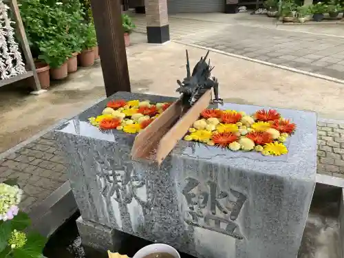 川越八幡宮の{uncategorized: "未分類", other: "その他", undefined: "問題あり", building: "その他建物", grave: "お墓", sacred_gate: "鳥居", guardian: "狛犬", statue: "像", buddha: "仏像", history: "歴史", nature: "自然", garden: "庭園", animal: "動物", pagoda: "塔", temizu: "手水舎", mountain_gate: "山門・神門", sanctuary: "本殿・本堂", subordinate: "末社・摂社", art: "芸術", scenery: "景色", jizo: "地蔵", ema: "絵馬", goshuin: "御朱印", omikuji: "おみくじ", items: "授与品その他", amulet: "お守り", goshuincho: "御朱印帳", eats: "食事", festival: "お祭り", votive_dance: "神楽", shichigosan: "七五三参", wedding: "結婚式", experience: "体験その他", initially: "初詣", around: "周辺", anti_infection: "感染症対策"}