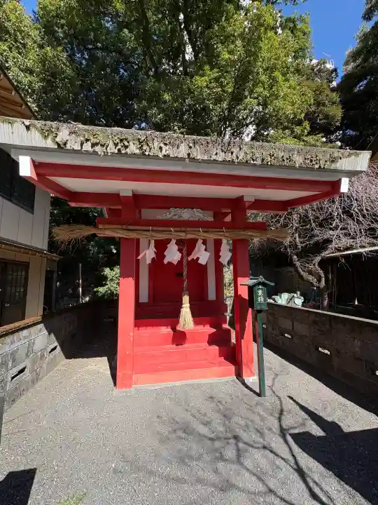 小梳神社の{uncategorized: "未分類", other: "その他", undefined: "問題あり", building: "その他建物", grave: "お墓", sacred_gate: "鳥居", guardian: "狛犬", statue: "像", buddha: "仏像", history: "歴史", nature: "自然", garden: "庭園", animal: "動物", pagoda: "塔", temizu: "手水舎", mountain_gate: "山門・神門", sanctuary: "本殿・本堂", subordinate: "末社・摂社", art: "芸術", scenery: "景色", jizo: "地蔵", ema: "絵馬", goshuin: "御朱印", omikuji: "おみくじ", items: "授与品その他", amulet: "お守り", goshuincho: "御朱印帳", eats: "食事", festival: "お祭り", votive_dance: "神楽", shichigosan: "七五三参", wedding: "結婚式", experience: "体験その他", initially: "初詣", around: "周辺", anti_infection: "感染症対策"}