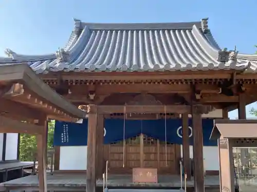 西林寺の本殿