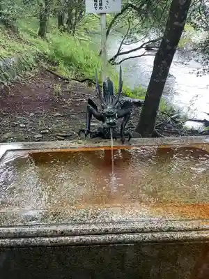 九頭龍神社本宮の手水舎