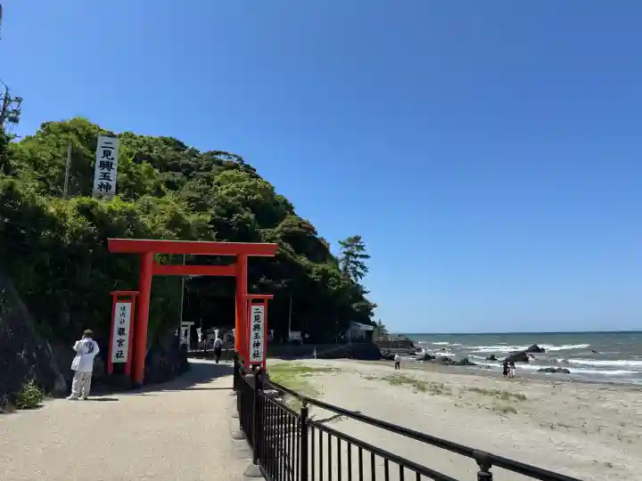 龍宮社の{uncategorized: "未分類", other: "その他", undefined: "問題あり", building: "その他建物", grave: "お墓", sacred_gate: "鳥居", guardian: "狛犬", statue: "像", buddha: "仏像", history: "歴史", nature: "自然", garden: "庭園", animal: "動物", pagoda: "塔", temizu: "手水舎", mountain_gate: "山門・神門", sanctuary: "本殿・本堂", subordinate: "末社・摂社", art: "芸術", scenery: "景色", jizo: "地蔵", ema: "絵馬", goshuin: "御朱印", omikuji: "おみくじ", items: "授与品その他", amulet: "お守り", goshuincho: "御朱印帳", eats: "食事", festival: "お祭り", votive_dance: "神楽", shichigosan: "七五三参", wedding: "結婚式", experience: "体験その他", initially: "初詣", around: "周辺", anti_infection: "感染症対策"}