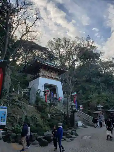 江島神社の山門