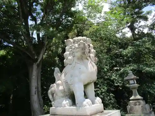 氣比神宮の狛犬