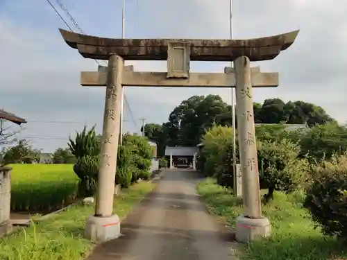 諏訪神社の鳥居