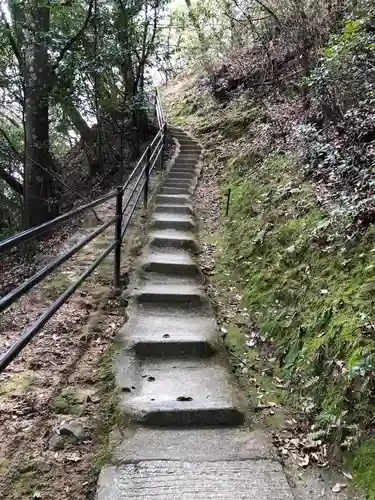 石上布都魂神社の建物その他