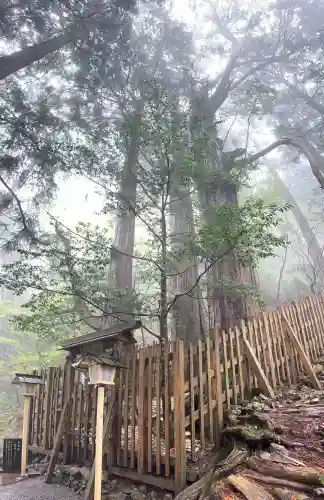 玉置神社の{uncategorized: "未分類", other: "その他", undefined: "問題あり", building: "その他建物", grave: "お墓", sacred_gate: "鳥居", guardian: "狛犬", statue: "像", buddha: "仏像", history: "歴史", nature: "自然", garden: "庭園", animal: "動物", pagoda: "塔", temizu: "手水舎", mountain_gate: "山門・神門", sanctuary: "本殿・本堂", subordinate: "末社・摂社", art: "芸術", scenery: "景色", jizo: "地蔵", ema: "絵馬", goshuin: "御朱印", omikuji: "おみくじ", items: "授与品その他", amulet: "お守り", goshuincho: "御朱印帳", eats: "食事", festival: "お祭り", votive_dance: "神楽", shichigosan: "七五三参", wedding: "結婚式", experience: "体験その他", initially: "初詣", around: "周辺", anti_infection: "感染症対策"}