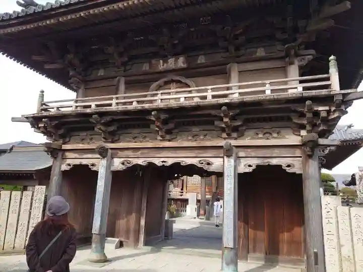 観音寺の山門・神門