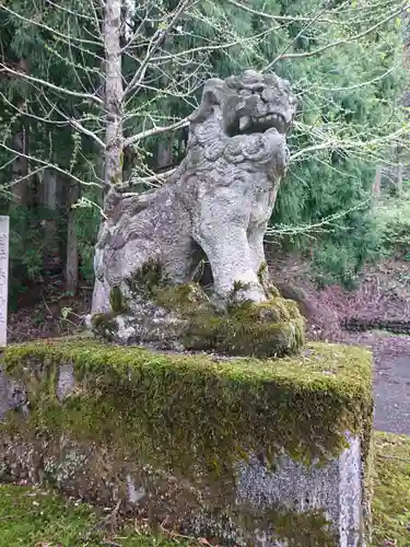 総社穴馬神社の狛犬