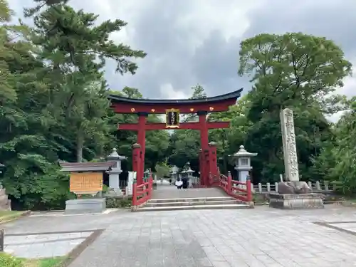 氣比神宮の鳥居