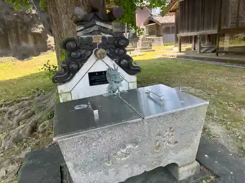 菊理姫像石神社(富山県)