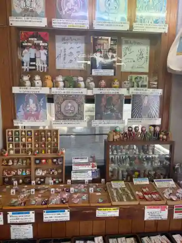 舘山寺の{uncategorized: "未分類", other: "その他", undefined: "問題あり", building: "その他建物", grave: "お墓", sacred_gate: "鳥居", guardian: "狛犬", statue: "像", buddha: "仏像", history: "歴史", nature: "自然", garden: "庭園", animal: "動物", pagoda: "塔", temizu: "手水舎", mountain_gate: "山門・神門", sanctuary: "本殿・本堂", subordinate: "末社・摂社", art: "芸術", scenery: "景色", jizo: "地蔵", ema: "絵馬", goshuin: "御朱印", omikuji: "おみくじ", items: "授与品その他", amulet: "お守り", goshuincho: "御朱印帳", eats: "食事", festival: "お祭り", votive_dance: "神楽", shichigosan: "七五三参", wedding: "結婚式", experience: "体験その他", initially: "初詣", around: "周辺", anti_infection: "感染症対策"}