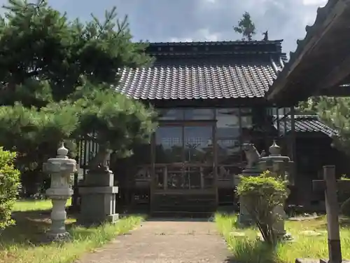 額西神社の本殿