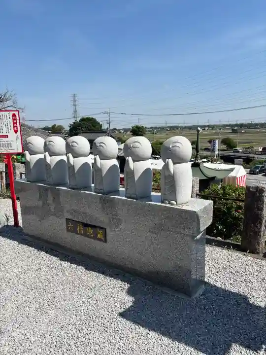 埼玉厄除け開運大師・龍泉寺(切り絵御朱印発祥の寺)の{uncategorized: "未分類", other: "その他", undefined: "問題あり", building: "その他建物", grave: "お墓", sacred_gate: "鳥居", guardian: "狛犬", statue: "像", buddha: "仏像", history: "歴史", nature: "自然", garden: "庭園", animal: "動物", pagoda: "塔", temizu: "手水舎", mountain_gate: "山門・神門", sanctuary: "本殿・本堂", subordinate: "末社・摂社", art: "芸術", scenery: "景色", jizo: "地蔵", ema: "絵馬", goshuin: "御朱印", omikuji: "おみくじ", items: "授与品その他", amulet: "お守り", goshuincho: "御朱印帳", eats: "食事", festival: "お祭り", votive_dance: "神楽", shichigosan: "七五三参", wedding: "結婚式", experience: "体験その他", initially: "初詣", around: "周辺", anti_infection: "感染症対策"}