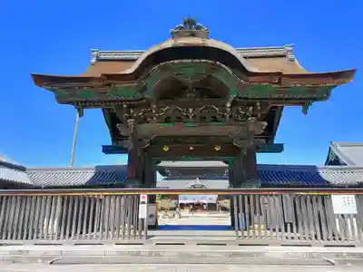 本山専修寺の山門・神門