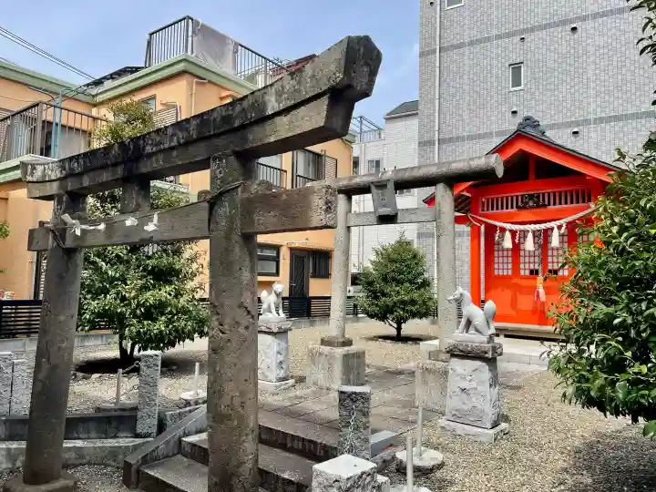 正一位原市場稲荷大明神の{uncategorized: "未分類", other: "その他", undefined: "問題あり", building: "その他建物", grave: "お墓", sacred_gate: "鳥居", guardian: "狛犬", statue: "像", buddha: "仏像", history: "歴史", nature: "自然", garden: "庭園", animal: "動物", pagoda: "塔", temizu: "手水舎", mountain_gate: "山門・神門", sanctuary: "本殿・本堂", subordinate: "末社・摂社", art: "芸術", scenery: "景色", jizo: "地蔵", ema: "絵馬", goshuin: "御朱印", omikuji: "おみくじ", items: "授与品その他", amulet: "お守り", goshuincho: "御朱印帳", eats: "食事", festival: "お祭り", votive_dance: "神楽", shichigosan: "七五三参", wedding: "結婚式", experience: "体験その他", initially: "初詣", around: "周辺", anti_infection: "感染症対策"}