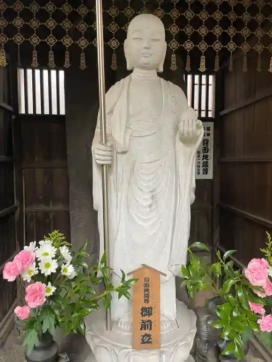 薬王寺の{uncategorized: "未分類", other: "その他", undefined: "問題あり", building: "その他建物", grave: "お墓", sacred_gate: "鳥居", guardian: "狛犬", statue: "像", buddha: "仏像", history: "歴史", nature: "自然", garden: "庭園", animal: "動物", pagoda: "塔", temizu: "手水舎", mountain_gate: "山門・神門", sanctuary: "本殿・本堂", subordinate: "末社・摂社", art: "芸術", scenery: "景色", jizo: "地蔵", ema: "絵馬", goshuin: "御朱印", omikuji: "おみくじ", items: "授与品その他", amulet: "お守り", goshuincho: "御朱印帳", eats: "食事", festival: "お祭り", votive_dance: "神楽", shichigosan: "七五三参", wedding: "結婚式", experience: "体験その他", initially: "初詣", around: "周辺", anti_infection: "感染症対策"}