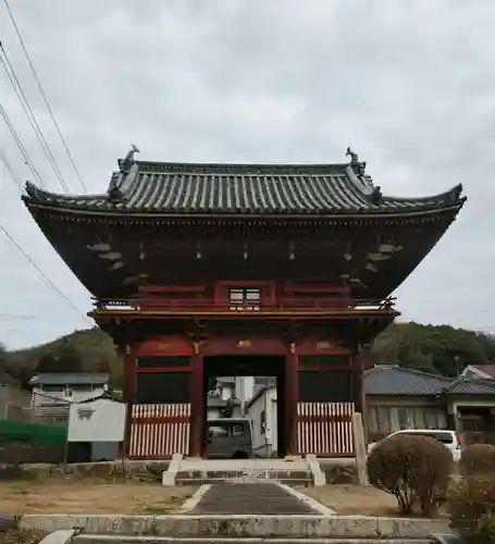 真光寺自性院の山門