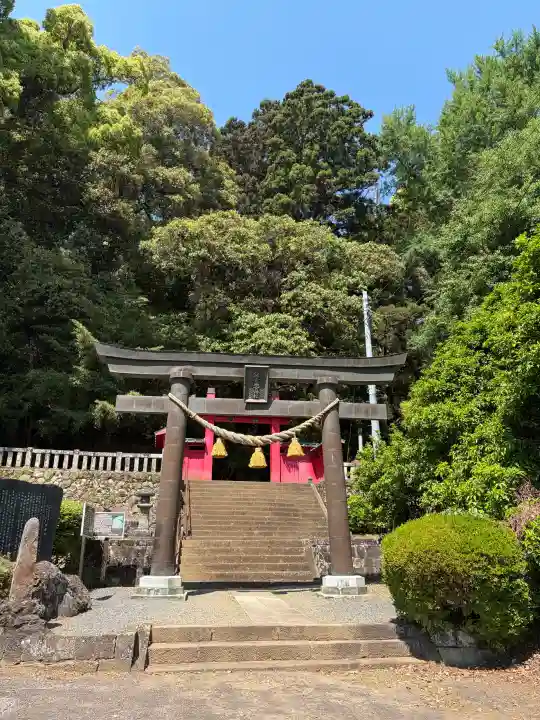 八幡宮來宮神社の{uncategorized: "未分類", other: "その他", undefined: "問題あり", building: "その他建物", grave: "お墓", sacred_gate: "鳥居", guardian: "狛犬", statue: "像", buddha: "仏像", history: "歴史", nature: "自然", garden: "庭園", animal: "動物", pagoda: "塔", temizu: "手水舎", mountain_gate: "山門・神門", sanctuary: "本殿・本堂", subordinate: "末社・摂社", art: "芸術", scenery: "景色", jizo: "地蔵", ema: "絵馬", goshuin: "御朱印", omikuji: "おみくじ", items: "授与品その他", amulet: "お守り", goshuincho: "御朱印帳", eats: "食事", festival: "お祭り", votive_dance: "神楽", shichigosan: "七五三参", wedding: "結婚式", experience: "体験その他", initially: "初詣", around: "周辺", anti_infection: "感染症対策"}