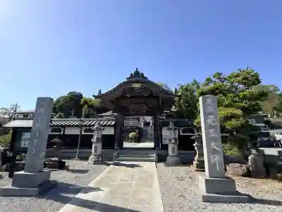 寺岡山元三大師の{uncategorized: "未分類", other: "その他", undefined: "問題あり", building: "その他建物", grave: "お墓", sacred_gate: "鳥居", guardian: "狛犬", statue: "像", buddha: "仏像", history: "歴史", nature: "自然", garden: "庭園", animal: "動物", pagoda: "塔", temizu: "手水舎", mountain_gate: "山門・神門", sanctuary: "本殿・本堂", subordinate: "末社・摂社", art: "芸術", scenery: "景色", jizo: "地蔵", ema: "絵馬", goshuin: "御朱印", omikuji: "おみくじ", items: "授与品その他", amulet: "お守り", goshuincho: "御朱印帳", eats: "食事", festival: "お祭り", votive_dance: "神楽", shichigosan: "七五三参", wedding: "結婚式", experience: "体験その他", initially: "初詣", around: "周辺", anti_infection: "感染症対策"}