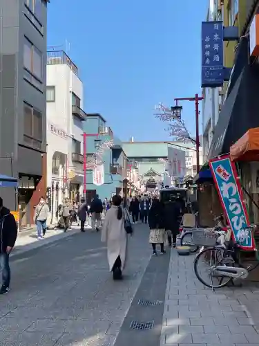 成田山深川不動堂（新勝寺東京別院）の{uncategorized: "未分類", other: "その他", undefined: "問題あり", building: "その他建物", grave: "お墓", sacred_gate: "鳥居", guardian: "狛犬", statue: "像", buddha: "仏像", history: "歴史", nature: "自然", garden: "庭園", animal: "動物", pagoda: "塔", temizu: "手水舎", mountain_gate: "山門・神門", sanctuary: "本殿・本堂", subordinate: "末社・摂社", art: "芸術", scenery: "景色", jizo: "地蔵", ema: "絵馬", goshuin: "御朱印", omikuji: "おみくじ", items: "授与品その他", amulet: "お守り", goshuincho: "御朱印帳", eats: "食事", festival: "お祭り", votive_dance: "神楽", shichigosan: "七五三参", wedding: "結婚式", experience: "体験その他", initially: "初詣", around: "周辺", anti_infection: "感染症対策"}