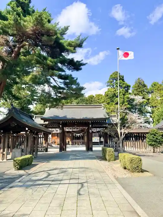 諏訪神社の{uncategorized: "未分類", other: "その他", undefined: "問題あり", building: "その他建物", grave: "お墓", sacred_gate: "鳥居", guardian: "狛犬", statue: "像", buddha: "仏像", history: "歴史", nature: "自然", garden: "庭園", animal: "動物", pagoda: "塔", temizu: "手水舎", mountain_gate: "山門・神門", sanctuary: "本殿・本堂", subordinate: "末社・摂社", art: "芸術", scenery: "景色", jizo: "地蔵", ema: "絵馬", goshuin: "御朱印", omikuji: "おみくじ", items: "授与品その他", amulet: "お守り", goshuincho: "御朱印帳", eats: "食事", festival: "お祭り", votive_dance: "神楽", shichigosan: "七五三参", wedding: "結婚式", experience: "体験その他", initially: "初詣", around: "周辺", anti_infection: "感染症対策"}