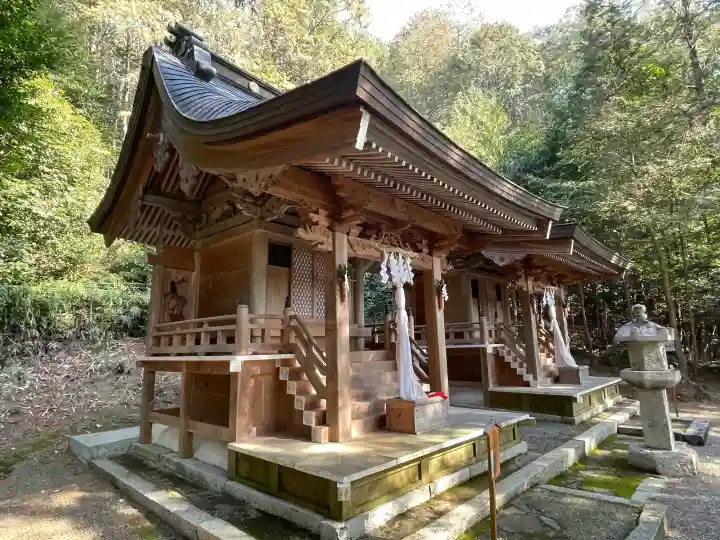 安吉神社の{uncategorized: "未分類", other: "その他", undefined: "問題あり", building: "その他建物", grave: "お墓", sacred_gate: "鳥居", guardian: "狛犬", statue: "像", buddha: "仏像", history: "歴史", nature: "自然", garden: "庭園", animal: "動物", pagoda: "塔", temizu: "手水舎", mountain_gate: "山門・神門", sanctuary: "本殿・本堂", subordinate: "末社・摂社", art: "芸術", scenery: "景色", jizo: "地蔵", ema: "絵馬", goshuin: "御朱印", omikuji: "おみくじ", items: "授与品その他", amulet: "お守り", goshuincho: "御朱印帳", eats: "食事", festival: "お祭り", votive_dance: "神楽", shichigosan: "七五三参", wedding: "結婚式", experience: "体験その他", initially: "初詣", around: "周辺", anti_infection: "感染症対策"}