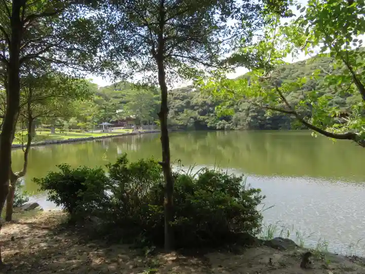 桜ヶ池池宮神社の庭園