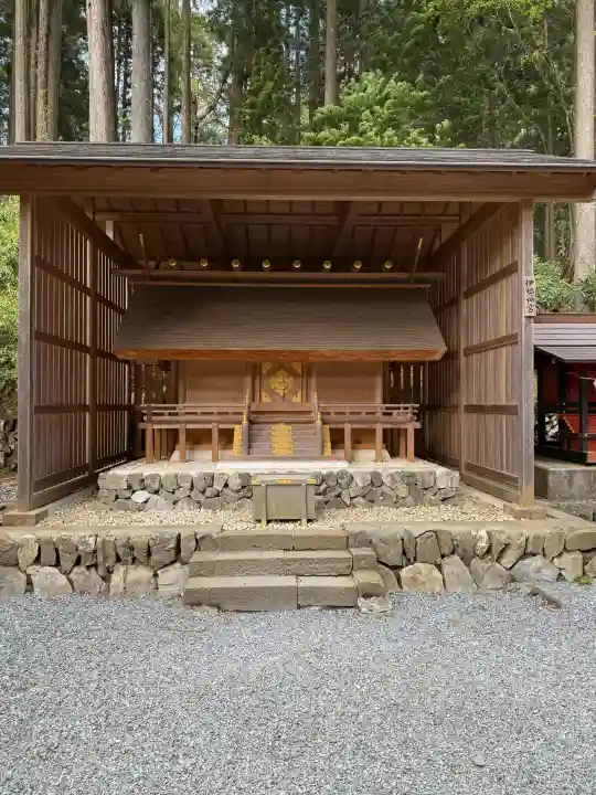 三峯神社の{uncategorized: "未分類", other: "その他", undefined: "問題あり", building: "その他建物", grave: "お墓", sacred_gate: "鳥居", guardian: "狛犬", statue: "像", buddha: "仏像", history: "歴史", nature: "自然", garden: "庭園", animal: "動物", pagoda: "塔", temizu: "手水舎", mountain_gate: "山門・神門", sanctuary: "本殿・本堂", subordinate: "末社・摂社", art: "芸術", scenery: "景色", jizo: "地蔵", ema: "絵馬", goshuin: "御朱印", omikuji: "おみくじ", items: "授与品その他", amulet: "お守り", goshuincho: "御朱印帳", eats: "食事", festival: "お祭り", votive_dance: "神楽", shichigosan: "七五三参", wedding: "結婚式", experience: "体験その他", initially: "初詣", around: "周辺", anti_infection: "感染症対策"}