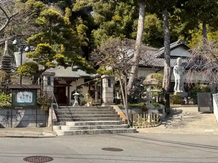 雲林寺の{uncategorized: "未分類", other: "その他", undefined: "問題あり", building: "その他建物", grave: "お墓", sacred_gate: "鳥居", guardian: "狛犬", statue: "像", buddha: "仏像", history: "歴史", nature: "自然", garden: "庭園", animal: "動物", pagoda: "塔", temizu: "手水舎", mountain_gate: "山門・神門", sanctuary: "本殿・本堂", subordinate: "末社・摂社", art: "芸術", scenery: "景色", jizo: "地蔵", ema: "絵馬", goshuin: "御朱印", omikuji: "おみくじ", items: "授与品その他", amulet: "お守り", goshuincho: "御朱印帳", eats: "食事", festival: "お祭り", votive_dance: "神楽", shichigosan: "七五三参", wedding: "結婚式", experience: "体験その他", initially: "初詣", around: "周辺", anti_infection: "感染症対策"}