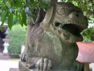 都萬神社の狛犬